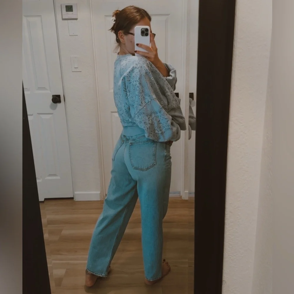 A&F - Straight Jeans - Picture 3 of 10